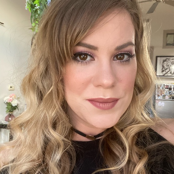 Meet your Posher, Evie - Picture 1 of 2